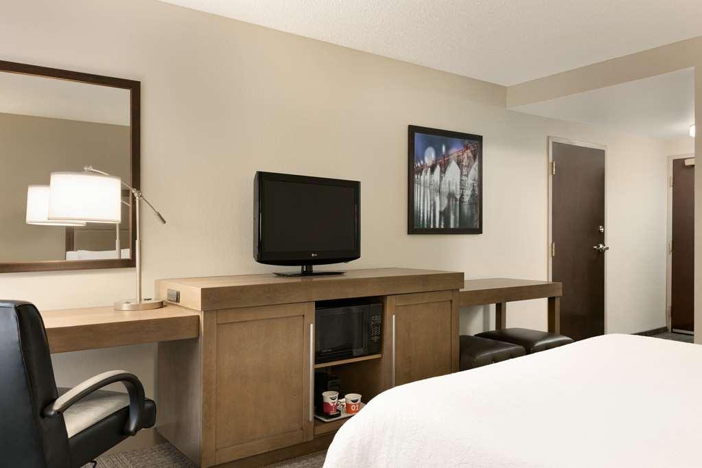 Hampton Inn & Suites Херши Номер фото